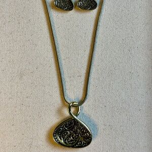 Finch Elegant Silver Filigree Necklace and Earring Set